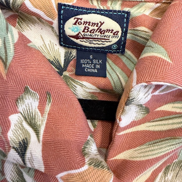 Tommy Bahama Silk Hawaiian Shirt Size Small - Picture 6 of 6
